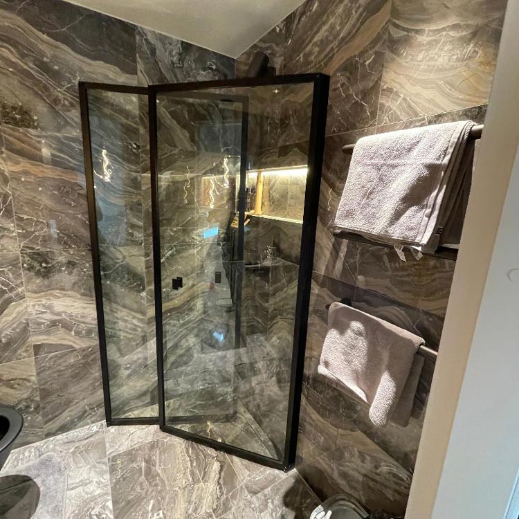 Glasdörrar till en dusch